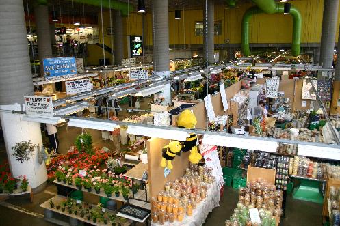 The Market has been in its current location next to the Hamilton Public Library since August 1980. The modern architectural design provides a mezzanine level and lower level, consisting of 176 stands and approximately 80 stallholders. All indoors!